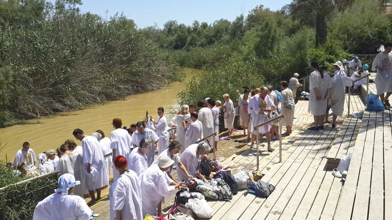 Русские православные паломники в Вифаваре - подлинном месте Крещения Господня на реке Иордан