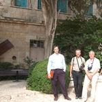 Справа налево: Ю.А. Грачёв, П.В. Платонов и В.Б.Роденко на Сергиевском подворье в Иерусалиме. 26 мая 2008