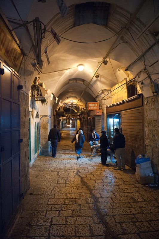 Улицы старого города Иерусалима в Пасхальную ночь