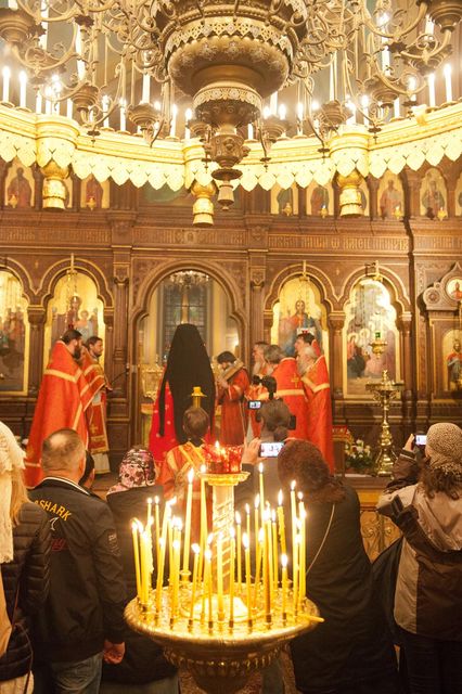 Пасхальное Богослужение в Троицком соборе Русской Духовной Миссии в Иерусалиме