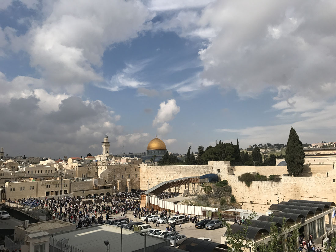 Вид на Храмовую гору в Иерусалиме. 14 апреля 2017 года