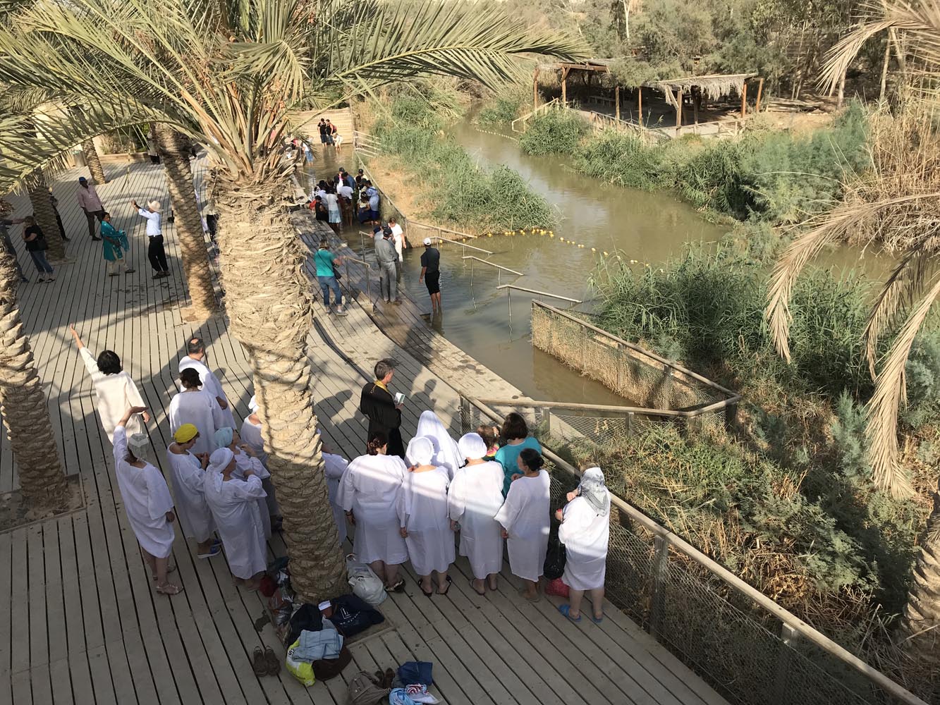 Православные паломники на месте Крещения Господня на реке Иордан. 18 октября 2017