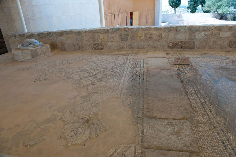Древние мозаики VI века в комплексе церкви Молочной пещеры в Вифлееме. 24 июня 2018