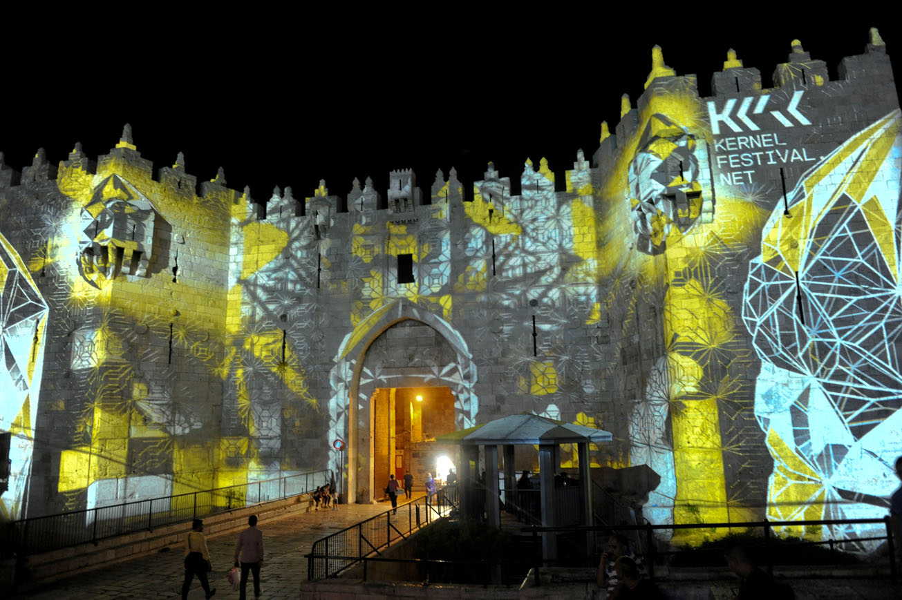 10-й фестиваль Света в Иерусалиме. Дамасские ворота старого города. 1 июля 2018