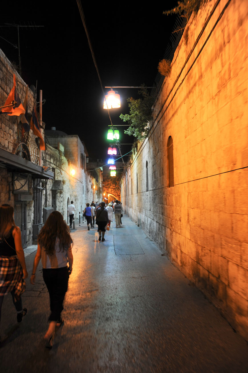 10-й фестиваль Света в Иерусалиме. 1 июля 2018. В армянском квартале старого города.