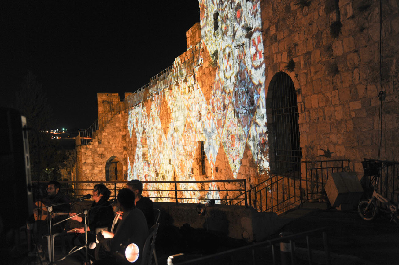10-й фестиваль Света в Иерусалиме. Инсталляция у Сионских ворот старого города. 1 июля 2018