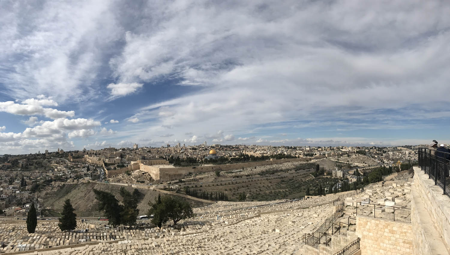 Панорама на святой град Иерусалим с Елеонской горы. 5 декабря 2018