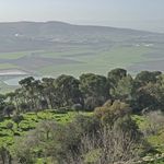 Вид на Изреэльскую долину с обзорной площадки католического монастыря на вершине горы Фавор. 4 января 2019