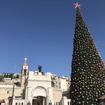 Рождественская ёлка у православного храма Благовещения (арх.Гавриила) в Назарете. 4 января 2019