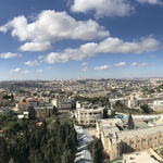 Панорама на святой град Иерусалим с колокольни Вознесенского монастыря в Иерусалиме. 7 января 2019.