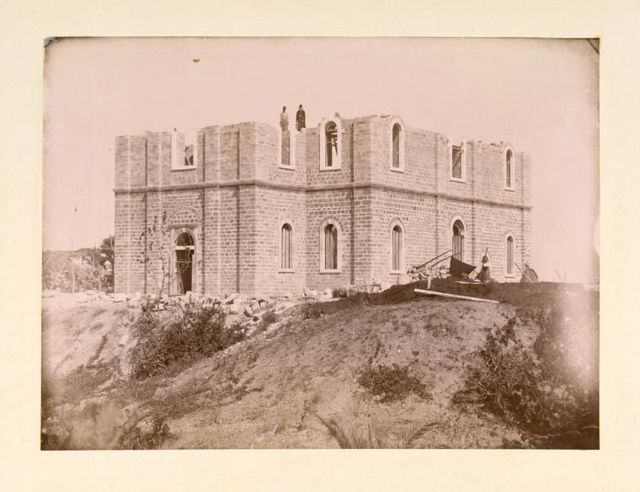 Вид на стрящийся храм св. апостола Петра. Начало Примерно 1890-й год