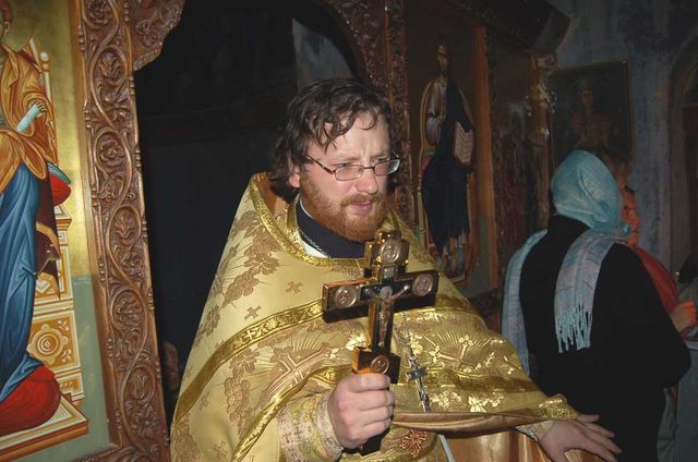 Благословение священика. © Православный паломнический центр "Россия в красках" в Иерусалиме