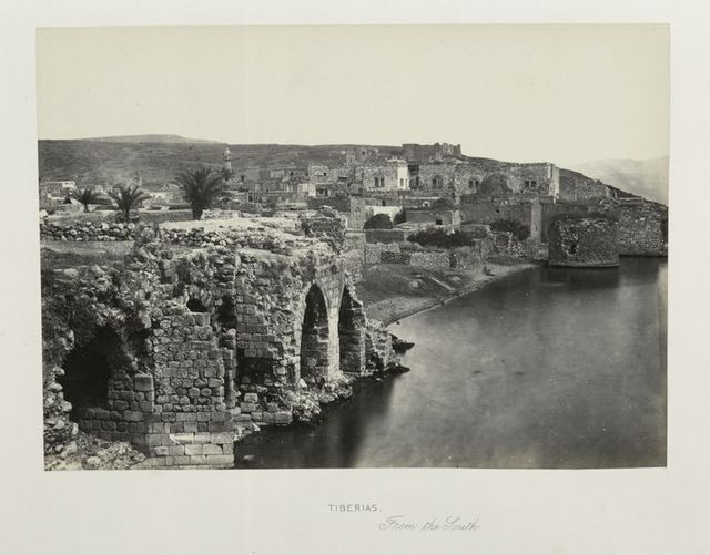 Тивериада и берег Галилейского озера