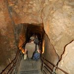 Спуск в подземный тонель Езекии. © Православный паломнический центр «Россия в красках» в Иерусалиме