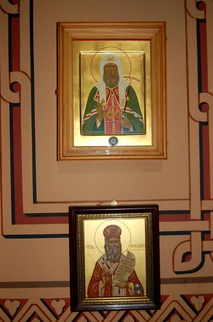 Иконы патриарха Тихона и святителя Нектария с частицами мощей © Иерусалимское отделение ИППО