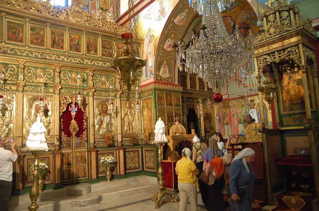 В храме Преображения. © Фото православный паломнический центр «Россия в красках» в Иерусалиме
