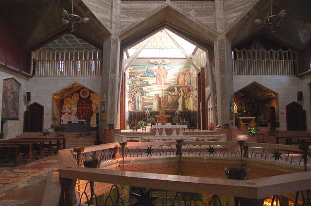 Алтарная часть храма. © Фото православный паломнический центр «Россия в красках» в Иерусалиме