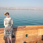 На лодке по морю Галилейскому. Вид на гору Арбель. На лодке по Галилейскому морю. © Фото Православный паломнический центр «Росси