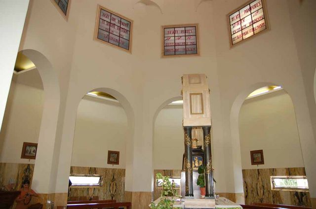 Восемь сторон интерьера по числу заповедей Блаженств. Церковь на горе Блаженств, построенная Антонио Барлучи. © Фото православны