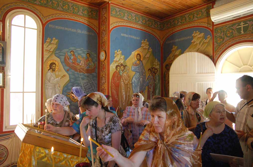 Паломники из Санкт-Петербурга в храме св. Марии Магдалины. © Православный паломнический центр «Россия в красках» в Иерусалиме