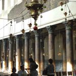 Древние колонны базилики Рождества VI века. © Православный паломнический центр «Россия в красках» в Иерусалиме
