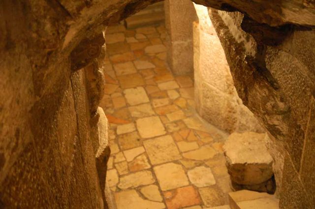 Вход в католические пещеры. © Православный паломнический центр «Россия в красках» в Иерусалиме