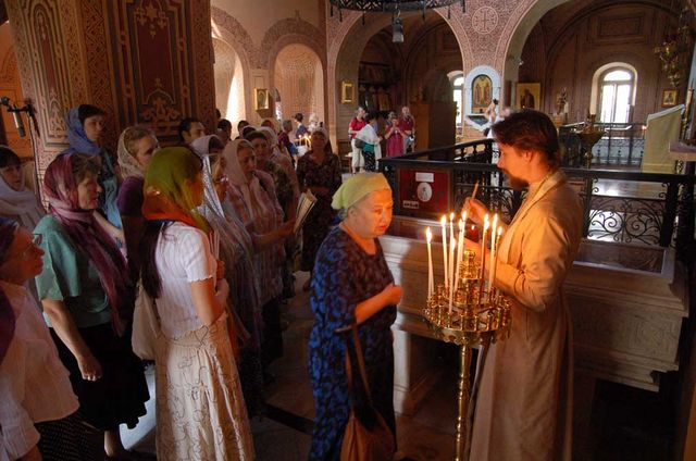Помазание елеем. © Православный паломнический центр «Россия в красках» в Иерусалиме