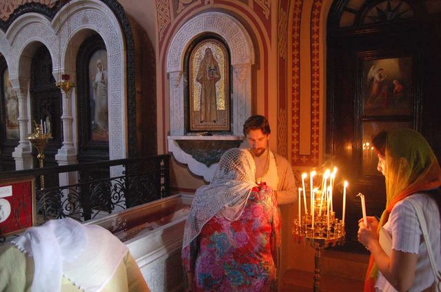 Помазание елеем. © Православный паломнический центр «Россия в красках» в Иерусалиме