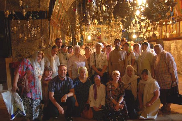 Русские паломники у Гроба Божией Матери. © Православный паломнический центр «Россия в красках» в Иерусалиме