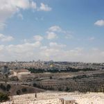 Вид на Храмовую гору Иерусалима с обзорной площадки на Елеоне. © Православный паломнический центр «Россия в красках»