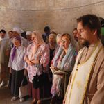 Молитва на месте Вознесения Спасителя. © Православный паломнический центр «Россия в красках» в Иерусалиме