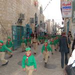 Юные скауты на улицах Вифлеема идущие на праздник. © Православный паломнический центр «Россия в красках» в Иерусалиме