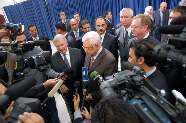 Глава ПНА М.Аббас дает интервью журналистам об итогах встречи. © Иерусалимское отделение ИППО