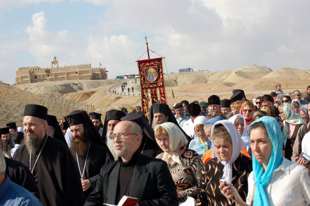 Крестный ход к святой реке Иордан. © Православный паломнический центр «Россия в красках» в Иерусалиме