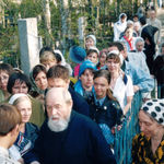 В окружении людей. © Православное Общество «Россия в красках» в Иерусалиме
