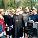 9 мая 2004 г. На могиле погибших моряков подлодки "Курск". С военными. 9 мая 2004 г. © Православное Общество «Россия в