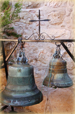 Русские колокола, изготовленные московскими мастерами - дар русских правславных людей храму св.Симеона в Иерусалиме. 